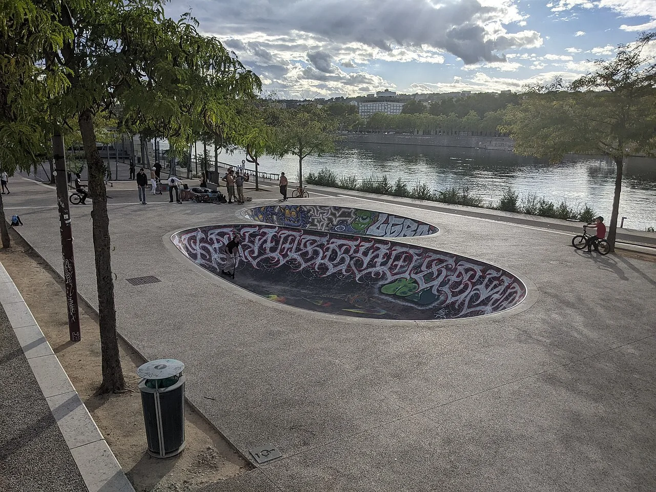 Skatepark de Lyon 7e Arrondissement, Lyon 7e Arrondissement · prise de vue 2022-09-09 18:09:56