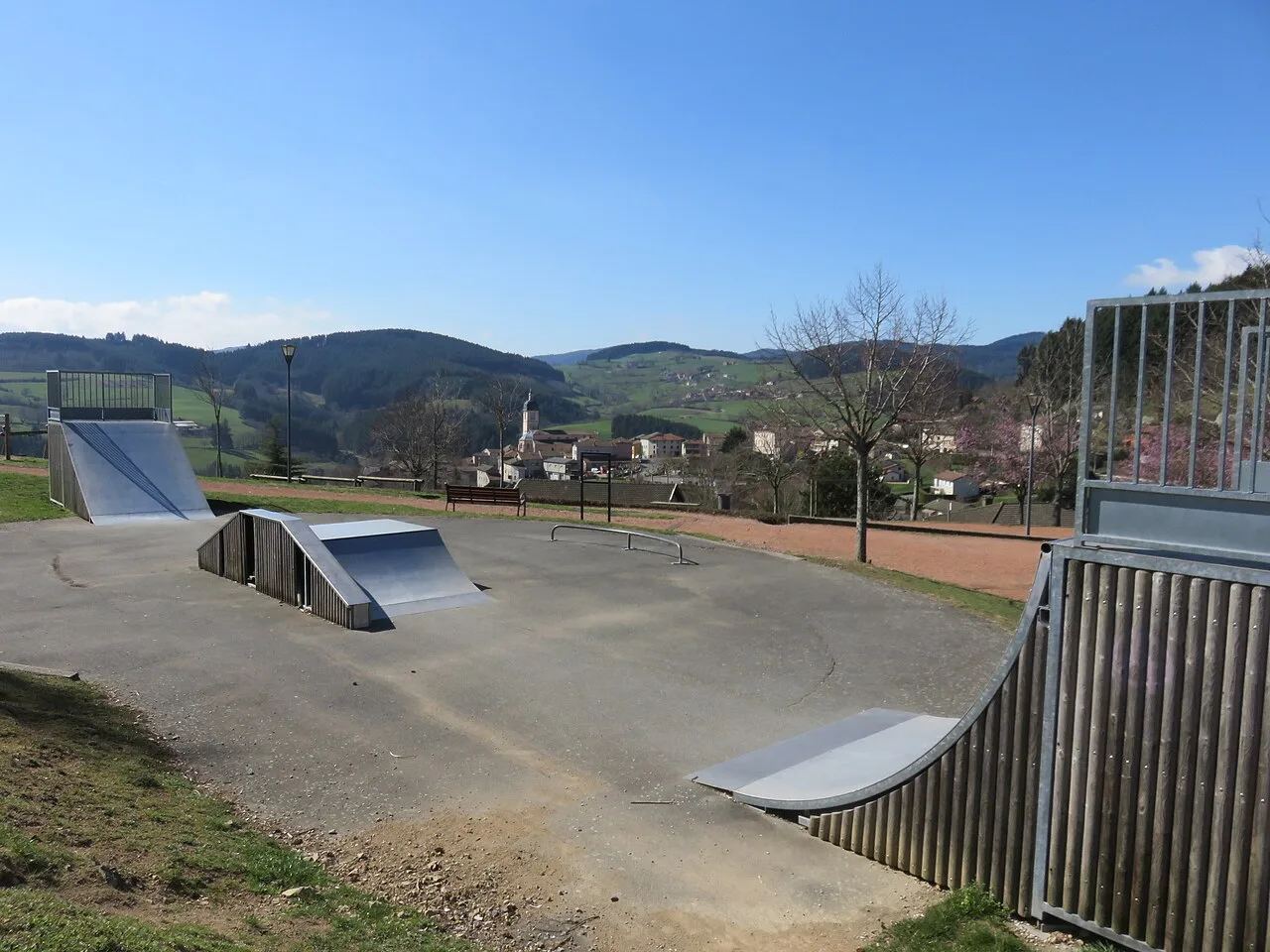 Skatepark du Aire de loisirs, Grandris · prise de vue 2019-03-25 11:16:06