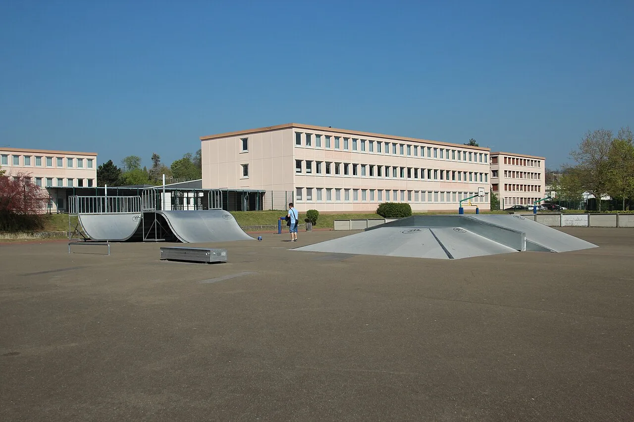 Skatepark du Skate Ball, Le Chesnay-Rocquencourt · prise de vue 2017-04-08 12:20:16