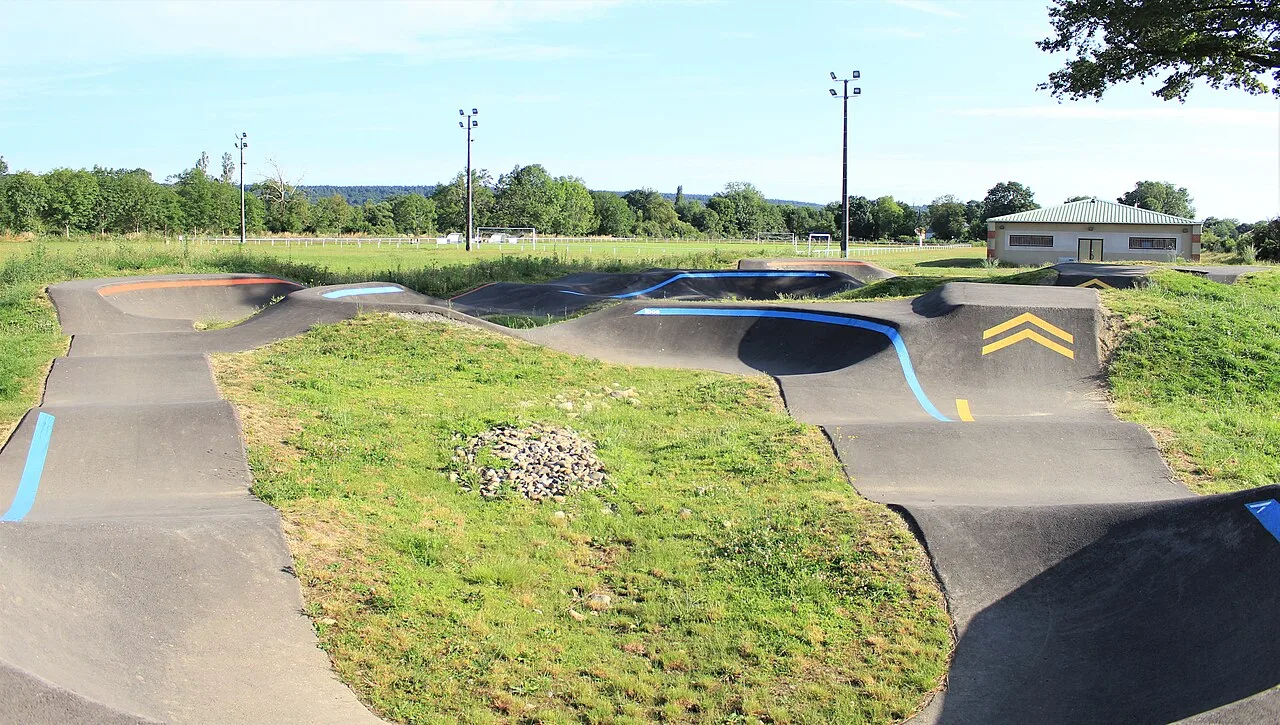Pumptrack d'Ibos, Ibos · prise de vue 2023-07-05 09:30:08