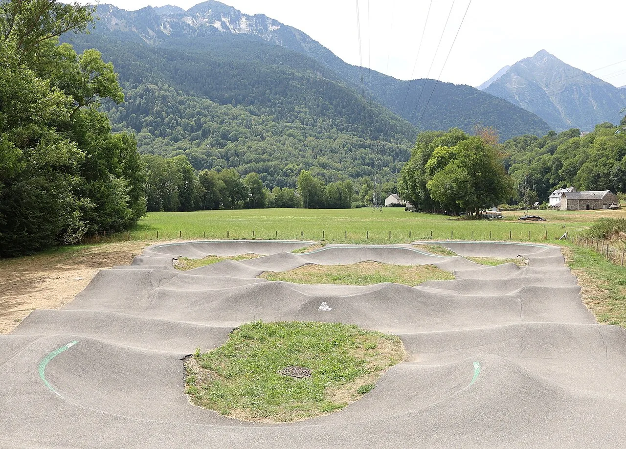 Pumptrack de Vignec, Vignec · prise de vue 2025-08-06 12:58:15