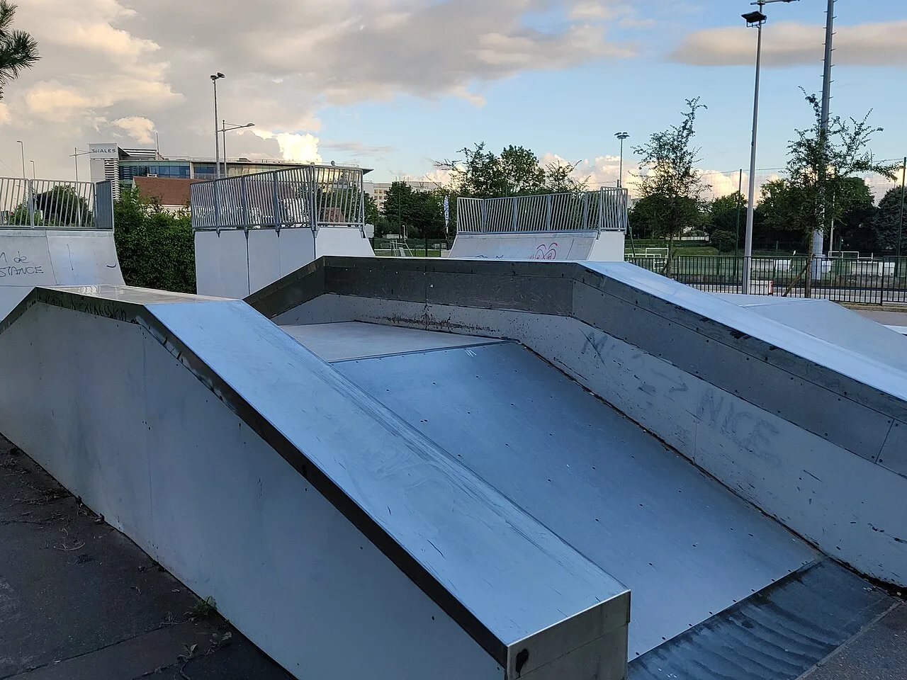 Skatepark de Rungis, Rungis · prise de vue 2021-07-10 20:49:38
