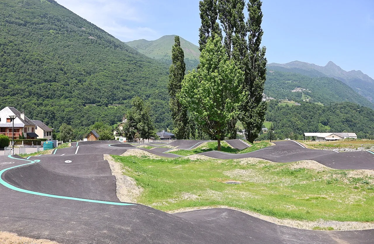 Pumptrack de Luz-Saint-Sauveur, Luz-Saint-Sauveur · prise de vue 2025-06-10 11:42:48