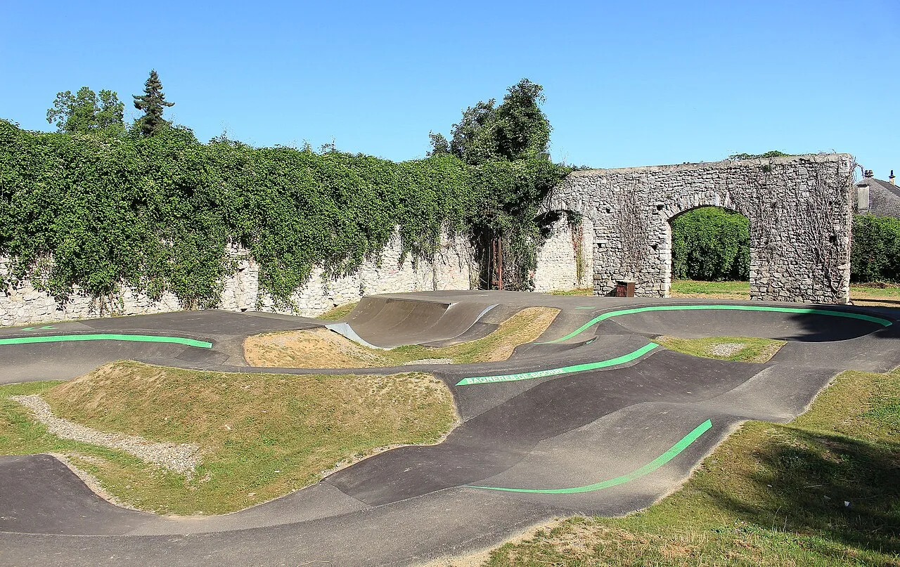 Pumptrack de La Marbrerie, Bagnères-de-Bigorre · prise de vue 2023-07-27 10:28:42
