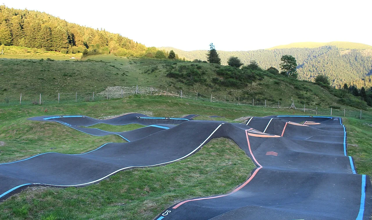 Pumptrack Payolle - Campan, Campan · prise de vue 2023-08-07 20:58:59